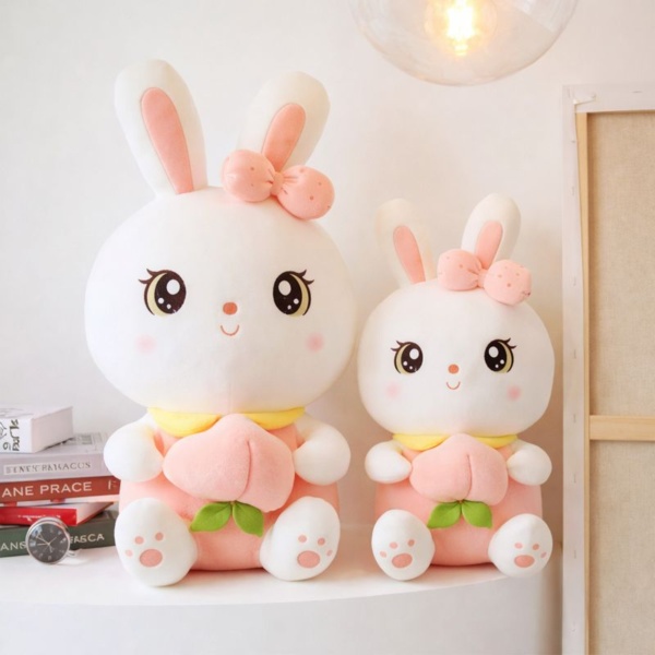 Thỏ hồng ôm trái đào