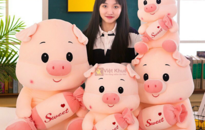 Gấu bông heo ôm kẹo Gấu bông heo ôm kẹo