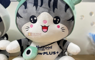 Mèo bông thêu logo Nutifood Mèo bông thêu logo Nutifood